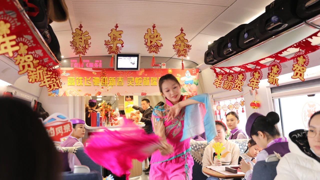 春運(yùn)路上 載著滿滿的幸福與快樂(lè)